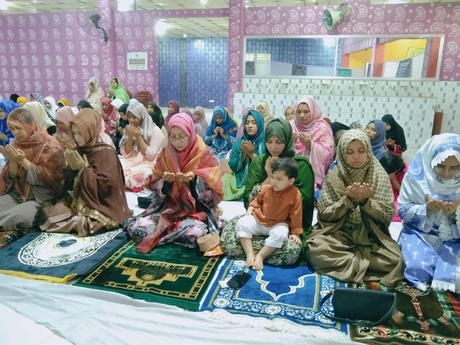 আহলে সুন্নাত ঈদ উদযাপন পরিষদের উদ্যোগে ভাইবোন সম্মিলিত ভাবে ঈদুল আজহা উদযাপন