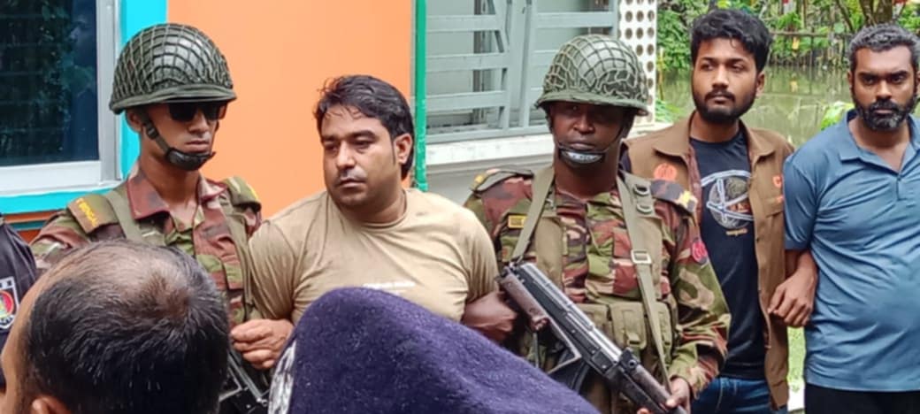 নওয়াপাড়ার পদস্থগিত বিএনপি নেতা জনি ও তার সহোযোগি আটক