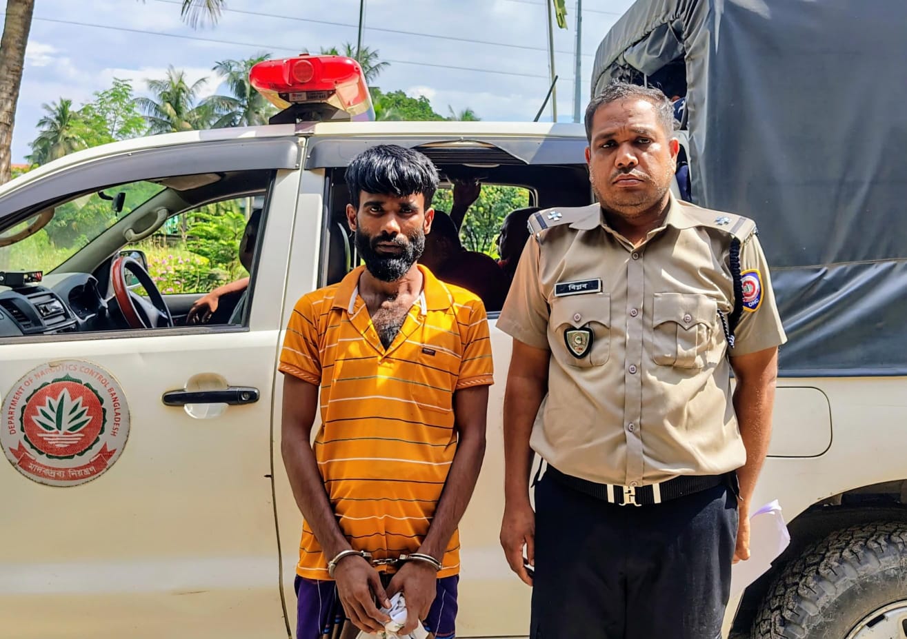 নওয়াপাড়ায় কুখ্যাত মাদক ব্যবসায়ী সুমন ইয়াবা-সহ আটক
