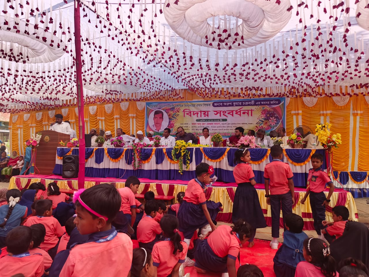 সিমাখালীতে সফল প্রধান শিক্ষক অরুণ চক্রবর্তীর বিদায় সম্বর্ধনা অনুষ্ঠিত