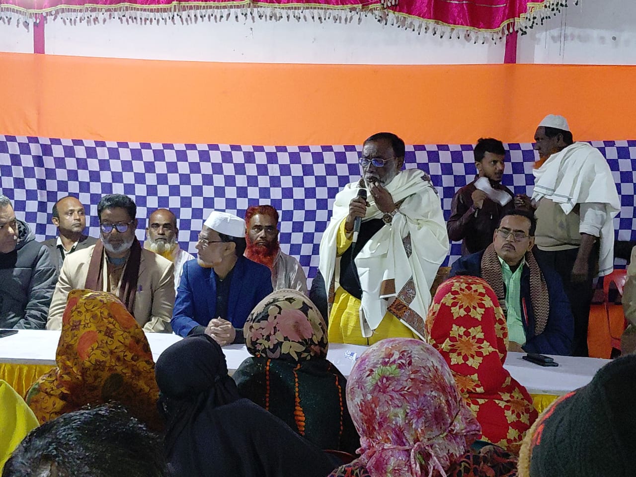 মনিরামপুর পৌর ৩ নং ওয়ার্ডের নেতাকর্মীদের সাথে শহীদ ইকবালের উঠান বৈঠক