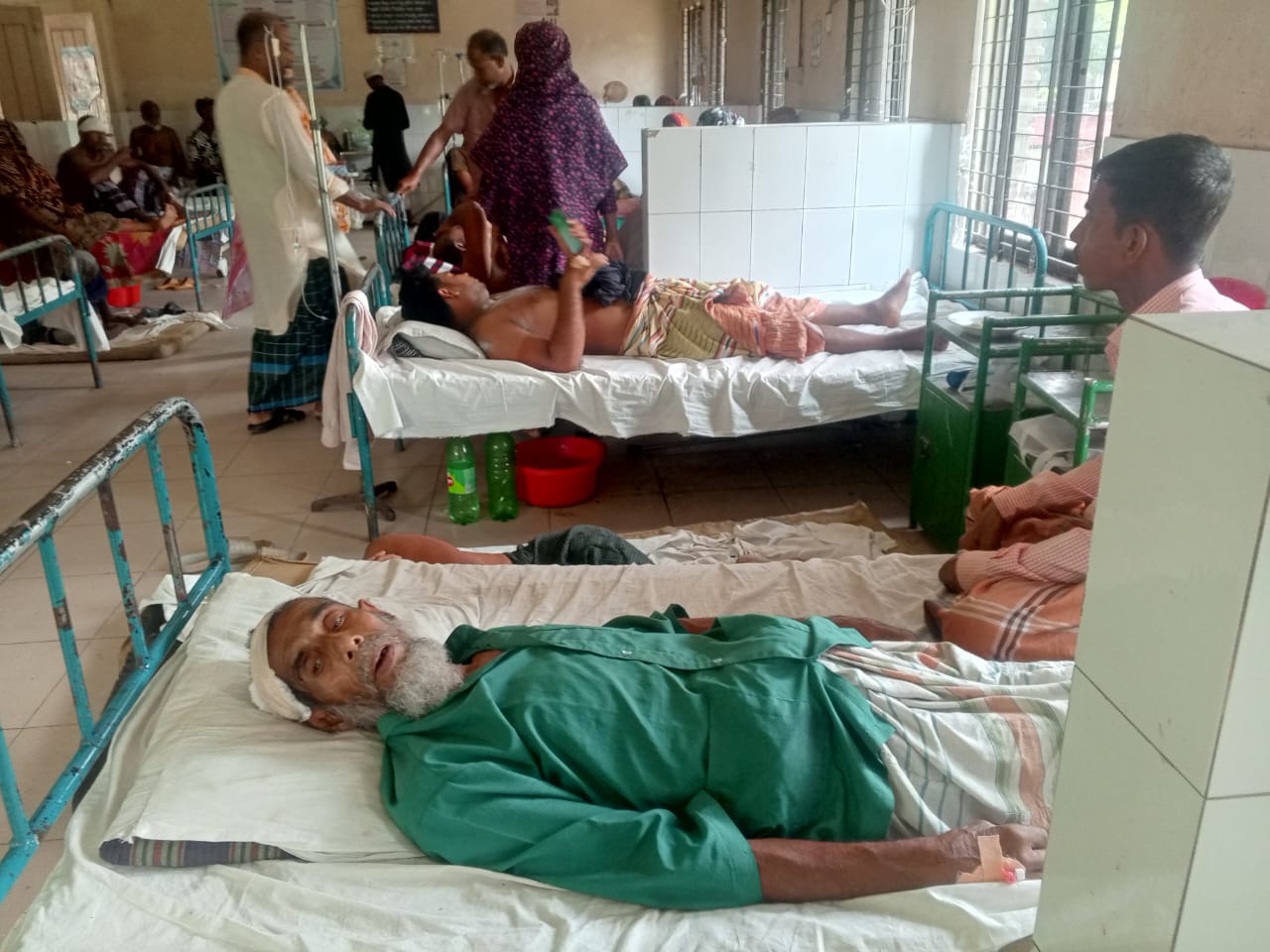 জমিজমা বিরোধে বড় ভাইকে পিটিয়ে জখমের অভিযোগ ছোট ভাইয়ের বিরুদ্ধে, হাসপাতালে কাতরাচ্ছেন আহত বৃদ্ধ
