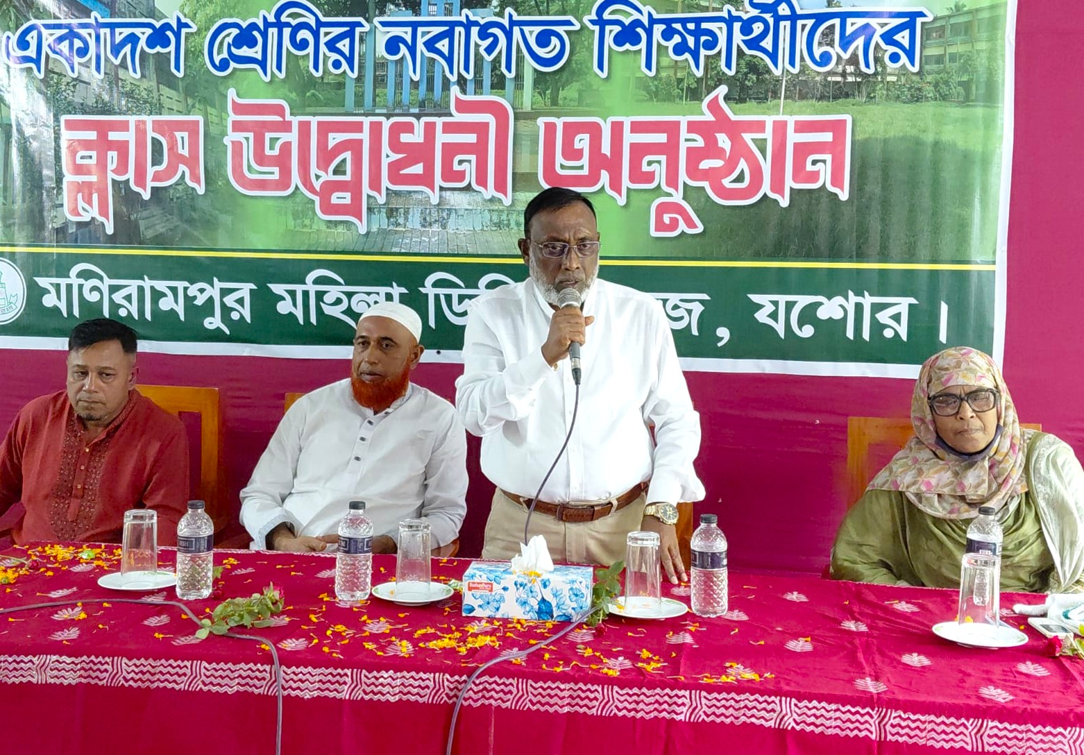 মনিরামপুরের বিভিন্ন কলেজের একাদশ শ্রেণির শিক্ষার্থীদের বরনে উদ্বোধনী ক্লাশ