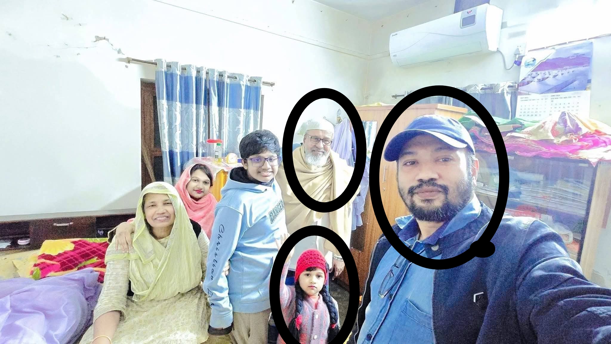 আত্মীয়ের বাড়ি থেকে ফেরার পথে মণিরামপুরের একই পরিবারের ৩ জন নিহত বাকি সদস্য'রা মুমূর্ষু