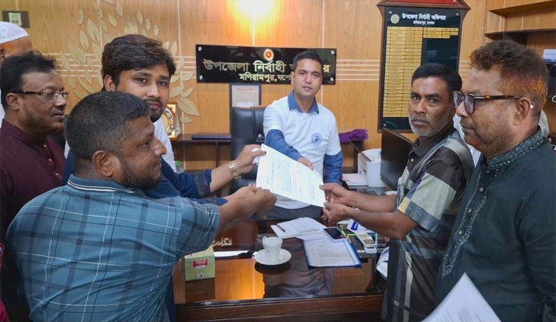 মনিরামপুরে কাকুড়ীয়া বিলের জলাবদ্ধতা নিরসনে এমপি ও ইউএনওর কাছে স্মারকলিপি প্রদান