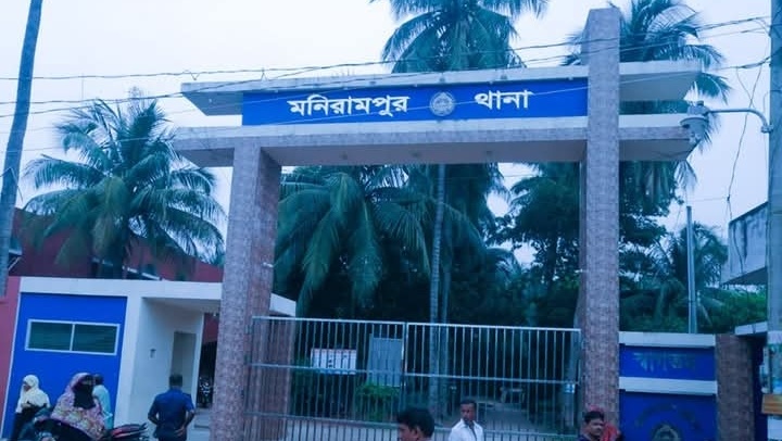 মনিরামপুর এখন মাদক-সন্ত্রাসীর অভয়ারণ্য চুরি ছিনতাই চাঁদাবাজি নিত্যদিনের ঘটনা নীরব প্রশাসন