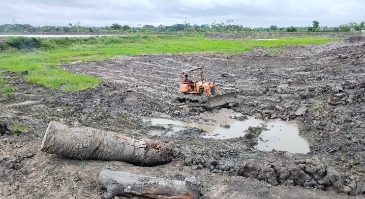 মনিরামপুরে প্রশাসনের চোঁখ ফাকি দিয়ে ফসলি জমি নষ্ট করে যত্রতত্রভাবে ঘের নির্মানের অভিযোগ