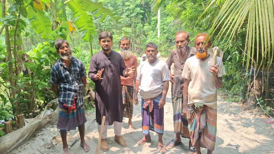 ভোজগাতিতে শামীম হোসেনের উদ্যোগে রাস্তা সংস্কার